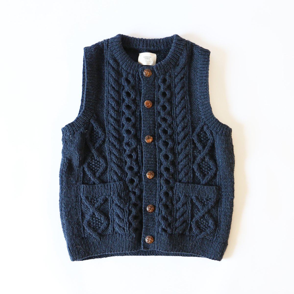 CABLE KNIT VEST（手編みケーブルニット 前開きベスト）A62301 | HARV...