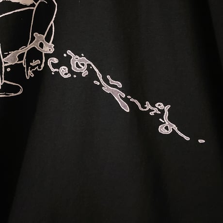 小骨トモ× peequod 放尿少女ビッグシルエットtee
