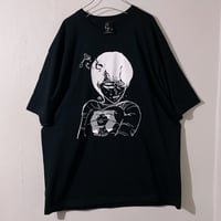 小骨トモ× peequod 顔射少女ビッグシルエットtee