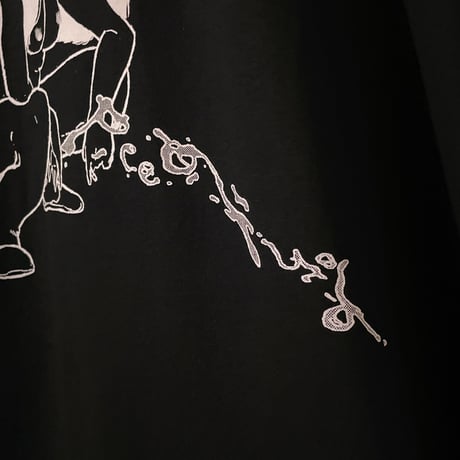 小骨トモ× peequod 放尿少女ビッグシルエットtee