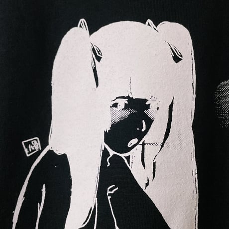 小骨トモ× peequod 放尿少女ビッグシルエットtee