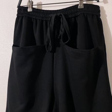 生地良すぎ能面刺繍ワイドハーフパンツ