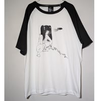 【予約販売】小骨トモ× peequod 放尿少女ラグランtee