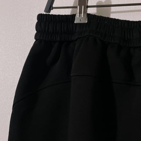 生地良すぎ能面刺繍ワイドハーフパンツ