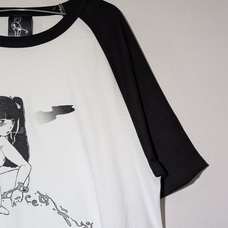 【予約販売】小骨トモ× peequod 放尿少女ラグランtee