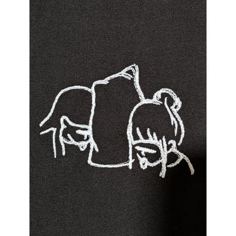 気を遣う所そこじゃないすぎる刺繍ロンT