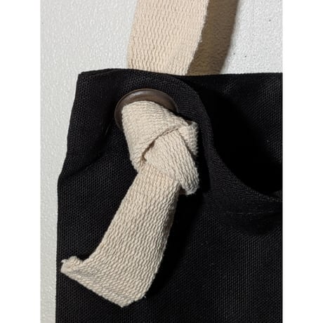 何も知らないイヌ刺繍スクエアサコッシュ