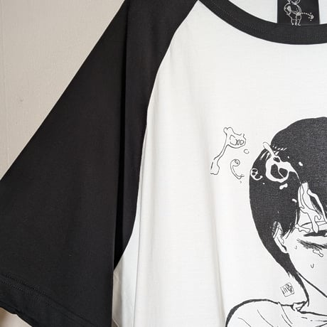 【予約販売】小骨トモ× peequod 顔射少女ラグランtee