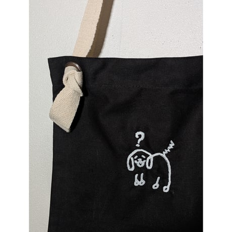 何も知らないイヌ刺繍スクエアサコッシュ