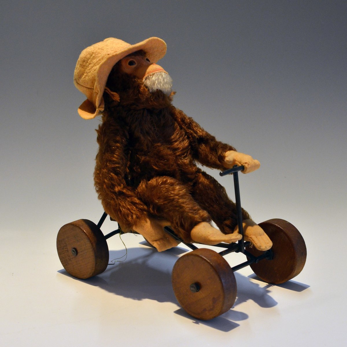 シュタイフ / アンティーク 車に乗ったジョコ | くまの王様