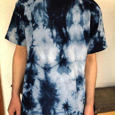 絞り模様　藍染めTシャツ