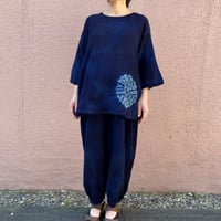 日頃の感謝を込めて大特価！！『一点物』藍染めギャザーパンツ＆ブラウス セットアップ 濃淡染め胴に唐松絞り技法 ブラウス着丈66cm『一点物』