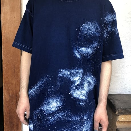 日頃の感謝を込めて大特価！！『一点物』&コロナに負けるな！！藍染め厚地ポケット付きTシャツ XLサイズ オーロラ抜染 男女兼用『一点物』
