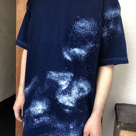 日頃の感謝を込めて大特価！！『一点物』&コロナに負けるな！！藍染め厚地ポケット付きTシャツ XLサイズ オーロラ抜染 男女兼用『一点物』