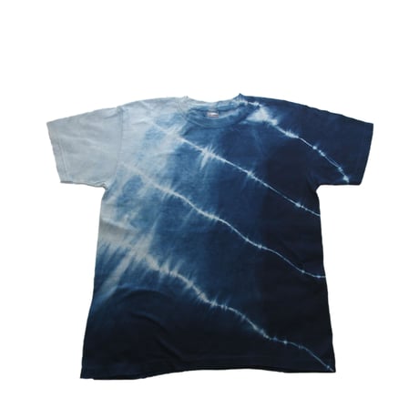 藍染めTシャツ　斜めストライプ絞り模様