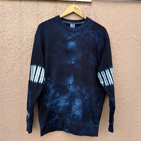 藍染めスウェット両腕に杢目絞り/Indigo dyed sweatshirt with Mokume pattern on both arms