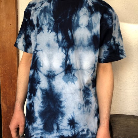 絞り模様　藍染めTシャツ