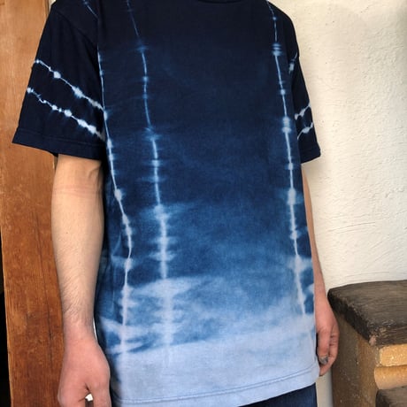 藍染めTシャツ　縦ストライプ絞り模様