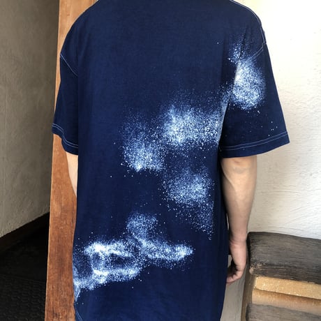 日頃の感謝を込めて大特価！！『一点物』&コロナに負けるな！！藍染め厚地ポケット付きTシャツ XLサイズ オーロラ抜染 男女兼用『一点物』