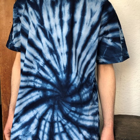 渦絞り模様　藍染めTシャツ