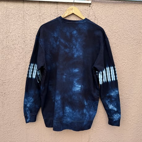 藍染めスウェット両腕に杢目絞り/Indigo dyed sweatshirt with Mokume pattern on both arms