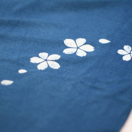 型染め「桜」　藍染めTシャツ