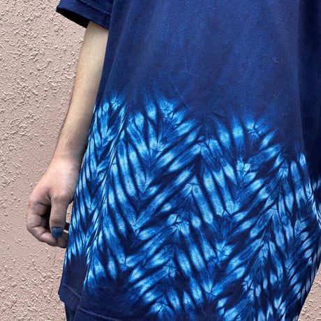 日頃の感謝を込めて大特価！！『一点物』藍染め杢目絞りTシャツXLサイズ  男女兼用『一点物』