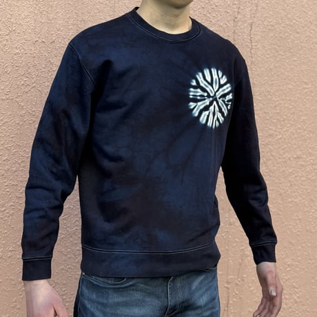 藍染めスウェット左胸に唐松絞り/Indigo dyed sweatshirt with Karamatsu pattern on the left chest