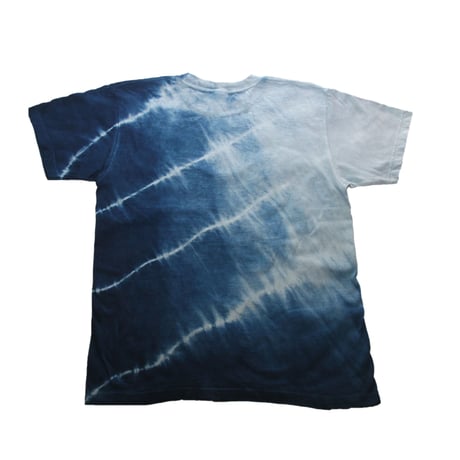 藍染めTシャツ　斜めストライプ絞り模様