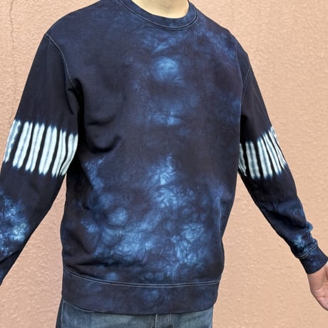 藍染めスウェット両腕に杢目絞り/Indigo dyed sweatshirt with Mokume pattern on both arms