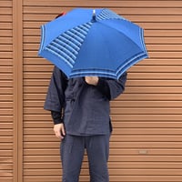 藍染の綿糸で織りました。日傘になります！