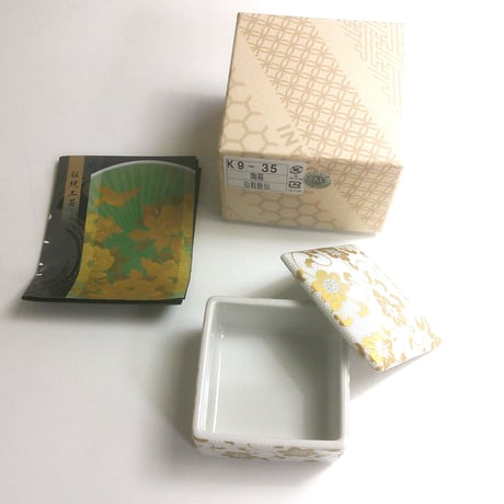 九谷焼 陶箱 白粒鉄仙（アクセサリー箱、菓子入れ、小物入れ）【御結婚御祝・内祝・新築御祝・還暦御祝・御礼・寿・ギフト包装可能】