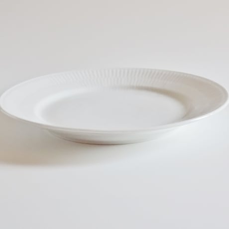 ロイヤルコペンハーゲン　ホワイトフルーテッド　プレート２２cm【御結婚御祝・内祝・新築御祝・還暦御祝・御礼・寿・ギフト包装可能】