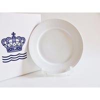 ロイヤルコペンハーゲン　ホワイトフルーテッド　プレート２２cm【御結婚御祝・内祝・新築御祝・還暦御祝・御礼・寿・ギフト包装可能】