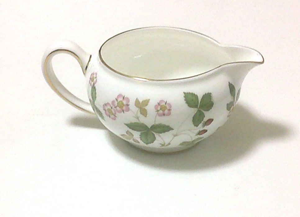 ウェッジウッド　ワイルドストロベリー　ティーポット　　クリーマー ウェッジウッドWEDGWOOD ワイルドストロベリー ティ―ポット、シュガー
