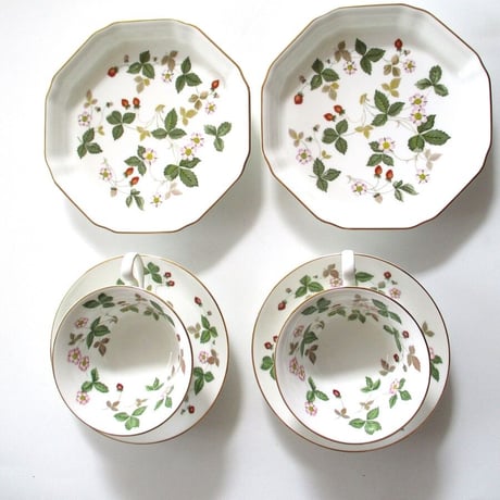 ウェッジウッドWEDGWOOD ワイルドストロベリー　オクタゴナルディッシュ　ティーセット【御結婚御祝・内祝・新築御祝・還暦御祝・御礼・寿・ギフト包装可能】