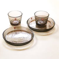 ブランドロゴ入りボックス付属　イッタラ iittala ツンドラTundra タンブラーグラス・プレート　ペアセット　リネン【北欧ブランド食器】【御結婚御祝・新築・還暦・御礼・ギフト包装可能】