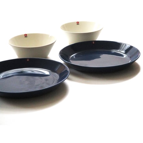 ブランドロゴ入りボックス付属　イッタラiittala ティーマ　ボウル・プレート　ペア（ビンテジブルー、ホワイト）【御結婚御祝・内祝・新築御祝・還暦御祝・御礼・寿・ギフト包装可能】