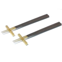 ブランドリボン付属　クチポールCutipol  KUBE　ブラウン／ゴールド・箸+箸置きセットKU39IVGB 　ペア 【御結婚御祝・内祝・新築御祝・還暦御祝・御礼・寿・ギフト包装可能】