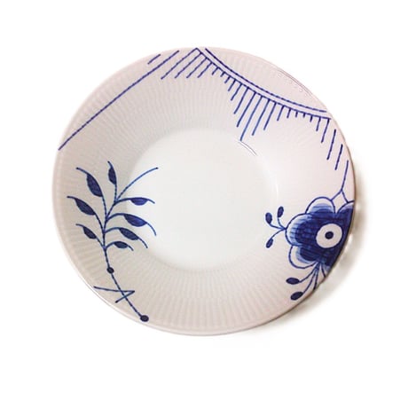 ロイヤルコペンハーゲンROYAL COPENHAGEN　ブルー フルーテッド メガ ディーププレート 20.5cm 2381608【御結婚御祝・内祝・新築御祝・還暦御祝・御礼・寿・ギフト包装可能】