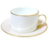 ウェッジウッドWEDGWOOD　ジオGIO　ゴールド  ティーカップ＆ソーサー【御結婚御祝・内祝・新築御祝・還暦御祝・御礼・寿・ギフト包装可能】