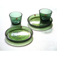 ブランドロゴ入りボックス付属　イッタラ iittala ツンドラTundra タンブラーグラス・プレート　ペアセット　パイングリーン【北欧ブランド食器】【御結婚御祝・新築・還暦・御礼・ギフト包装可能】