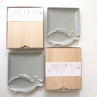 波佐見焼　たい　魚（トト）皿グレー化　ペア【お祝い　食器皿　和食器　ペア皿】【御結婚御祝・内祝・新築御祝・還暦御祝・御礼・寿・ギフト包装可能】