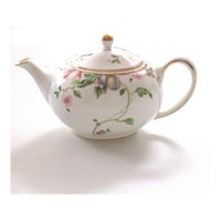 ウェッジウッドWEDGWOOD　スウィートプラム　ティーポット(S)【御結婚御祝・内祝・新築御祝・還暦御祝・御礼・寿・ギフト包装可能】