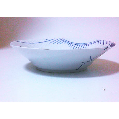 ロイヤルコペンハーゲンROYAL COPENHAGEN　ブルー フルーテッド メガ ディーププレート 20.5cm 2381608【御結婚御祝・内祝・新築御祝・還暦御祝・御礼・寿・ギフト包装可能】