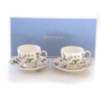 ウェッジウッドWEDGWOOD　ワイルドストロベリー　ティーカップ＆ソーサー　リー　ペア（ペアブランドボックス付き）【兼用カップ】【御結婚御祝・内祝・新築御祝・還暦御祝・御礼・寿・ギフト包装可能】
