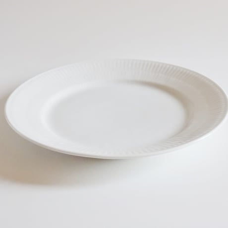 ロイヤルコペンハーゲン　ホワイトフルーテッド　プレート２２cm【御結婚御祝・内祝・新築御祝・還暦御祝・御礼・寿・ギフト包装可能】