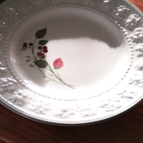 ウェッジウッドWEDGWOOD フェスティビティ　スーププレート、フラットプレート　４ピース【御結婚御祝・内祝・新築御祝・還暦御祝・御礼・寿・ギフト包装可能】