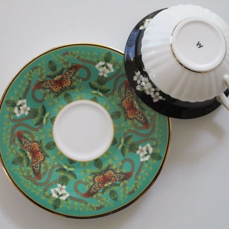 ウェッジウッドWEDGWOOD ワンダーラスト エメラルド フォレスト ティーカップ＆ソーサーペア【御結婚御祝・内祝・新築御祝・還暦御祝・御礼・寿・ギフト包装可能】