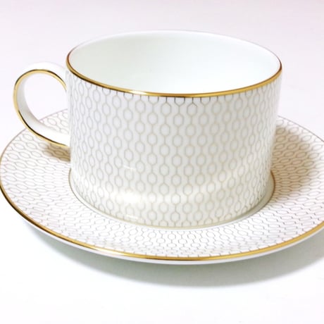 ウェッジウッドWEDGWOOD　ジオGIO　ゴールド  ティーカップ＆ソーサー【御結婚御祝・内祝・新築御祝・還暦御祝・御礼・寿・ギフト包装可能】